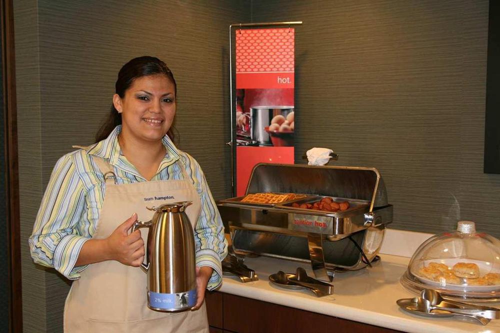 Hampton Inn & Suites West Sacramento Restaurant photo